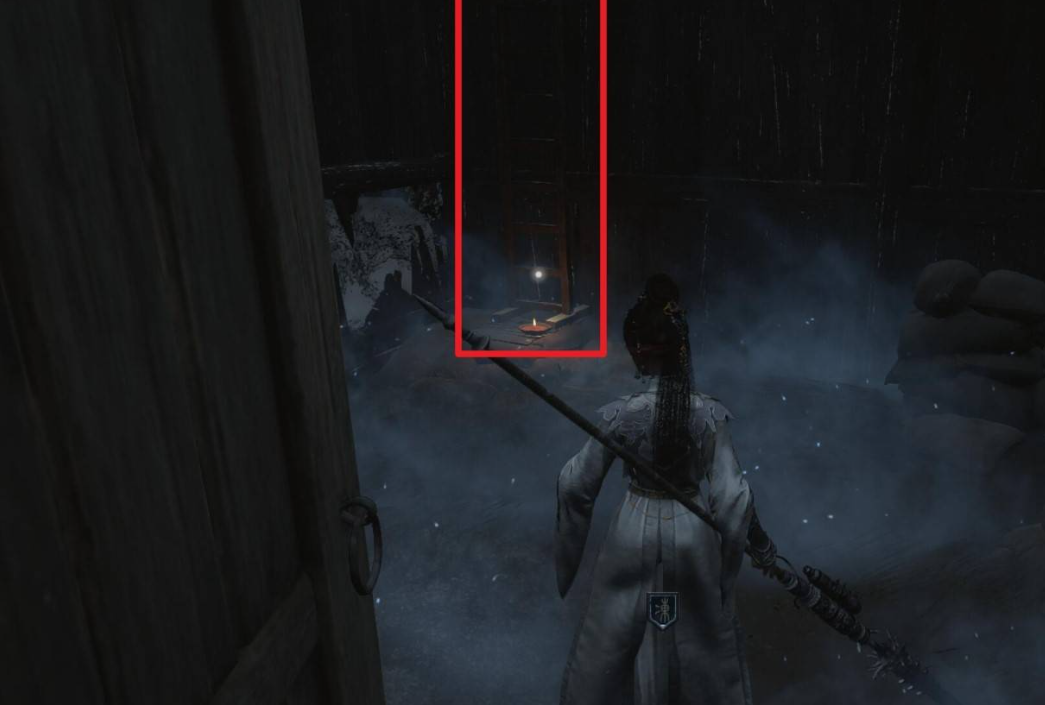 房屋內(nèi)爬梯子